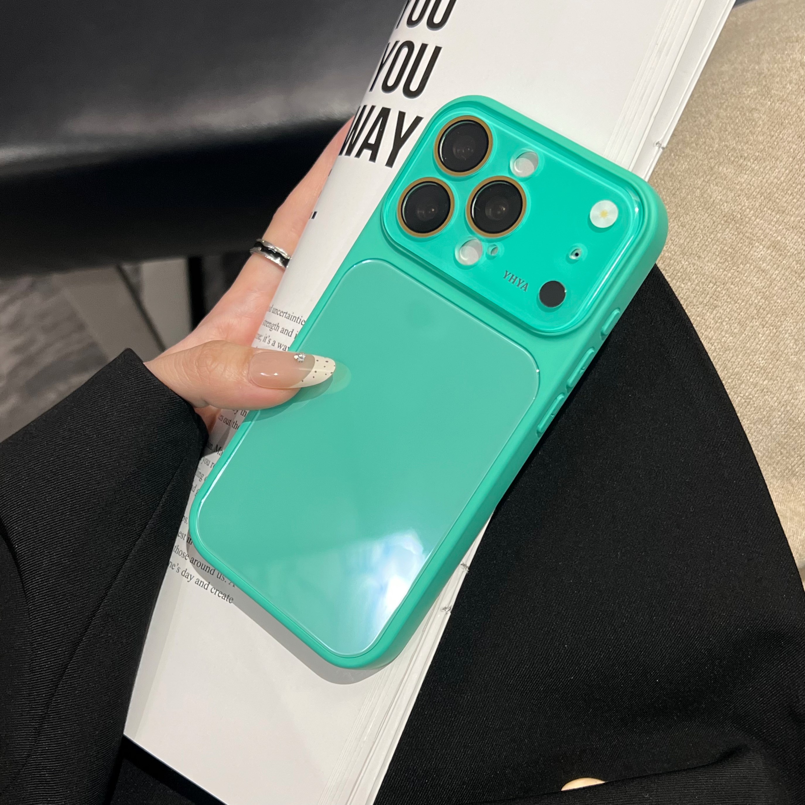 Luxury Instantly Turn 17 Tempe - огляд і ціна Camera Lens Protector